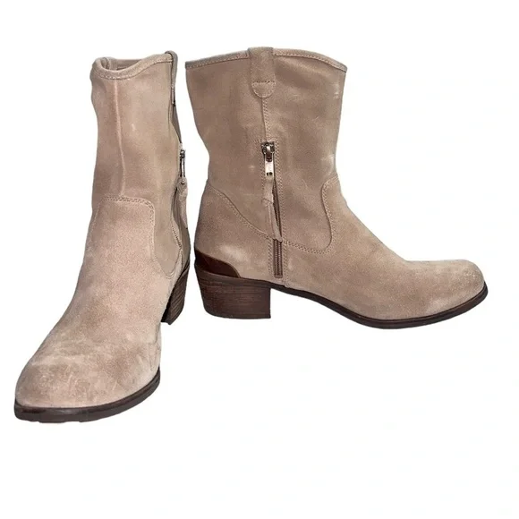 UGG Briar suede leather boots. Color is Sugar alone tan. Size 10 GUC - Picture 2 of 16